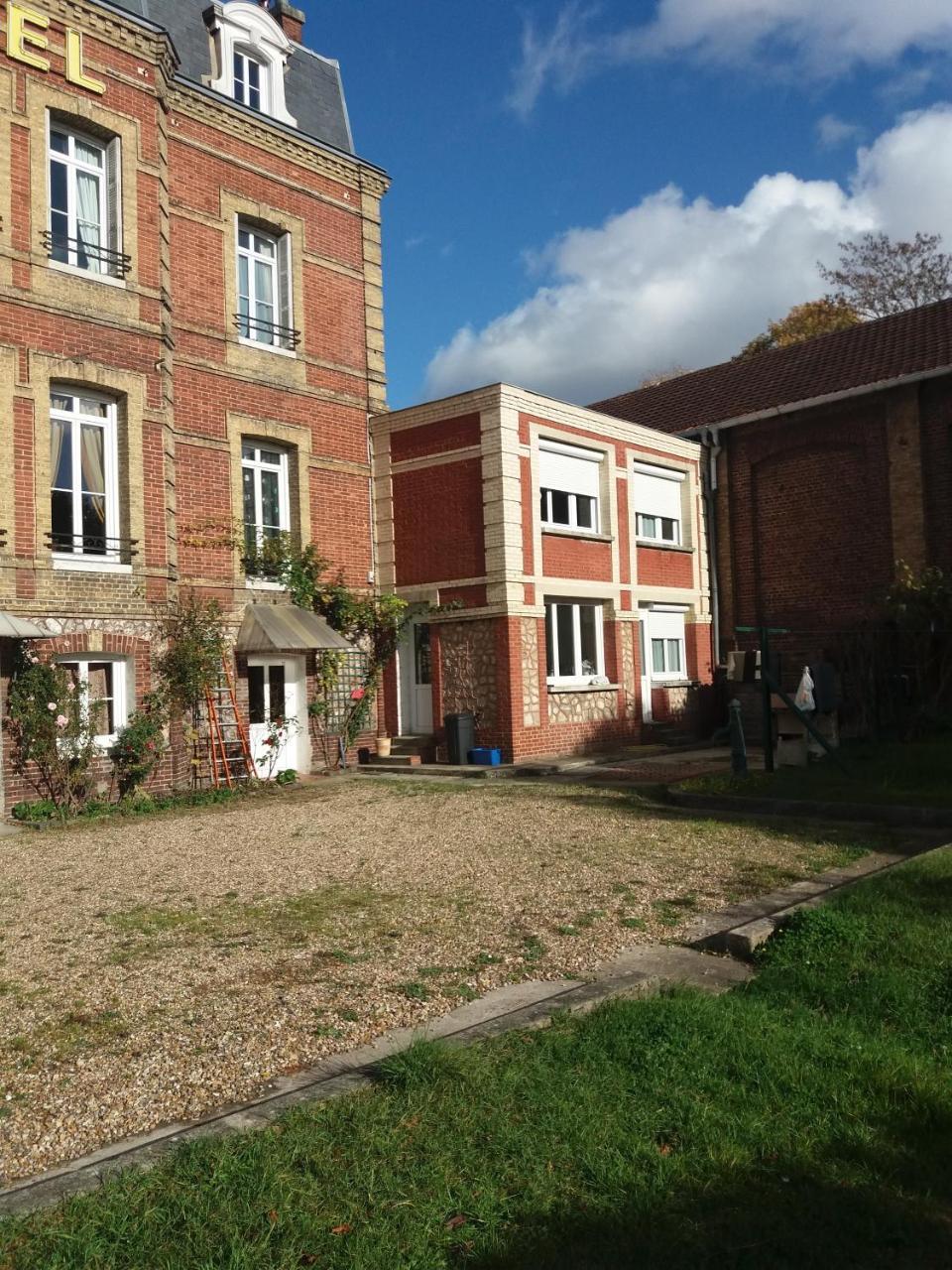 Hotel Du Chateau Blanc Elbeuf Exterior photo